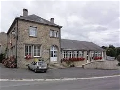 Village de l'arrondissement de Charleville-Mézières, Arreux se situe dans le département ...