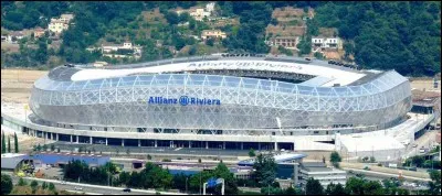 A quel club de football appartient ce stade nommé "Allianz Riviera" ?