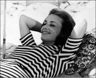 " On s'est connus, on s'est reconnus ...Chacun pour soi est reparti...dans l'tourbillon de la vie"
Dans quel film Jeanne Moreau chante-t-elle le "tourbillon de la vie"?