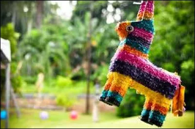 D'après l'Église, que détruit-on en frappant la piñata ?