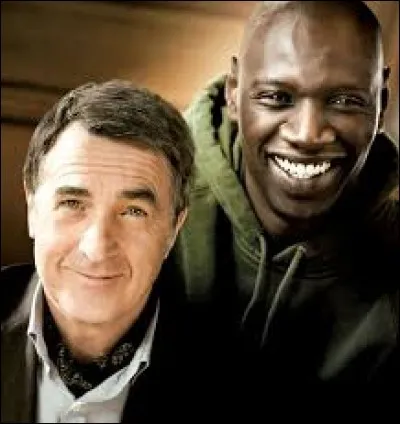 "Intouchables" est un film d'Olivier Nakache et d'Eric Toledano. Sorti le 2 novembre 2011, il a fait plus de 2 000 000 d'entrées. À droite de la photo vous pouvez retrouver Omar Sy qui incarne le rôle du tuteur. Et à gauche vous pouvez retrouver( ...) qui incarne le rôle de l'handicapé.