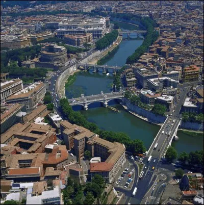 Quel est le fleuve qui traverse Rome, capitale de l'Italie ?