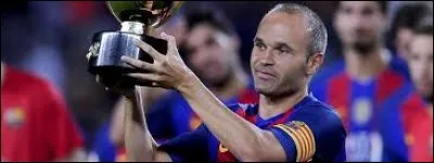 Le surnom d'Iniesta est "La Pulga".