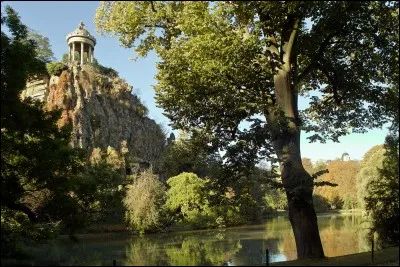 Dans quel arrondissement se trouvent les Buttes-Chaumont ?