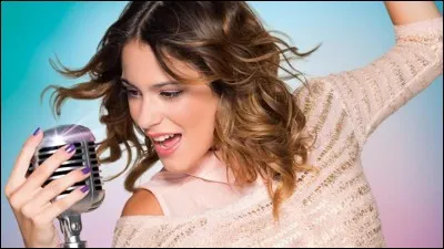 Dans la saison 1, pourquoi Violetta ne peut-elle pas aller au studio ?