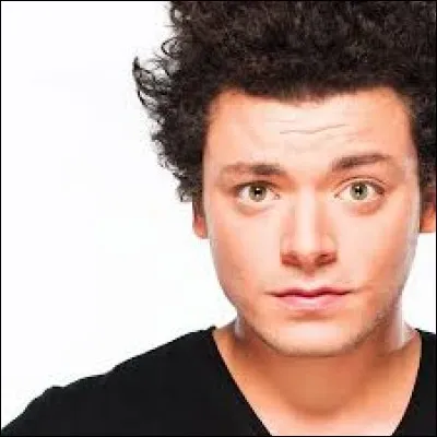 Kev Adams est-il un chanteur ?