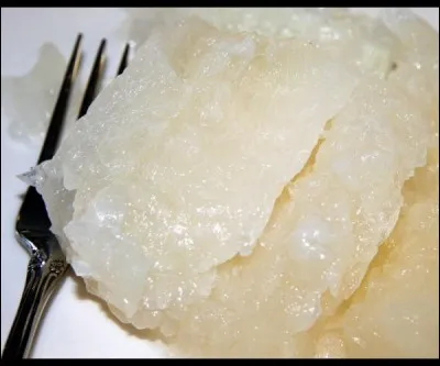 Le lutefisk : Ce plat est du poisson séché dans de la soude pendant 2 jours pour retrouver le volume qu'il a perdu en séchant. On le consomme surtout en novembre et décembre et ce dans plusieurs pays. Lequel n'en fait pas partie ?