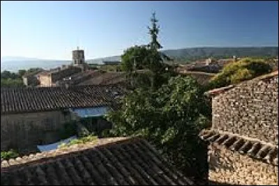 Aujourd'hui, notre balade commence en région P.A.C.A., à Goult. Village du parc naturel régional du Luberon, il se situe dans le département ...