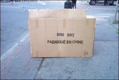 Voilà ce qu'on aurait pu lire sur ce modeste carton d'emballage ! Mais la réalité est toute autre. Devinez laquelle !