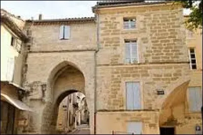 Nous commençons notre balade en région P.A.C.A., à Barbentane. Ville de l'arrondissement d'Arles, elle se situe dans le département ...