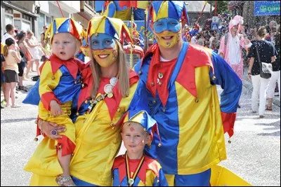 Dans quelle ville le défilé du carnaval est-il le plus grand ?