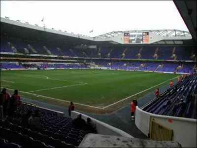 Quel club joue dans ce stade ?