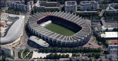 Où se situe ce stade ?