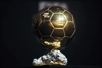 Il a remporté 5 fois le Ballon d'or, il s'appelle :