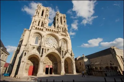 Dans quel département peut-on voir Laon ?