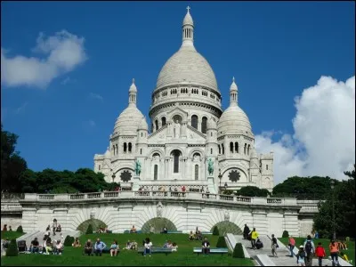 La basilique du Sacré-Cur se trouve dans le 18e arrondissement de Paris.