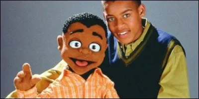 Dans "Cousin Skeeter", chez qui vient vivre Skeeter ?