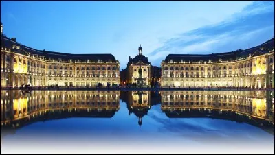 Bordeaux est traversée par la Garonne.