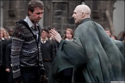 Voldemort tente de tuer Neville. Comment réagis-tu ?