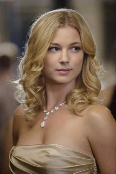 Qui joue le rôle d'Emily Thorne ?