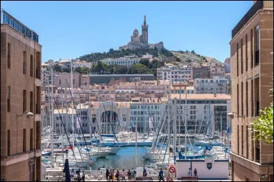 Dans quelle ville est né ce jeune homme ?