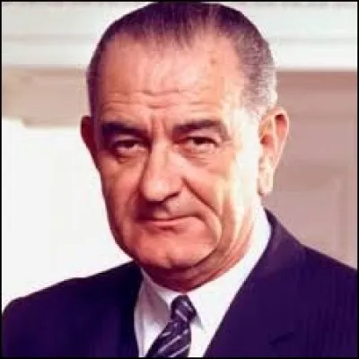 Janvier : Lyndon Johnson fut président des U.S.A. quand a débuté...