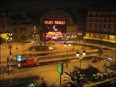 Quel artiste était Pigalle dont une place parisienne porte le nom ?