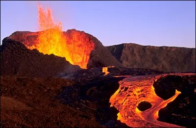 Le Piton de la Fournaise se situe sur l'île de la Réunion.