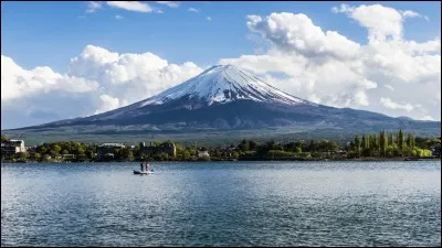 Le piton de la Fournaise culmine à 2 632 mètres d'altitude. Mais où se trouve ce fameux volcan ?