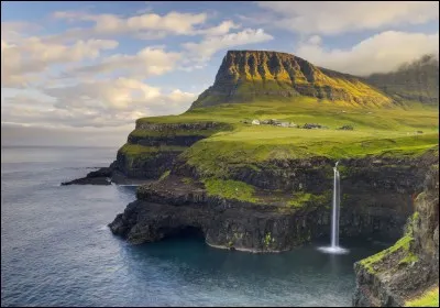 A qui appartiennent les îles Féroé ?