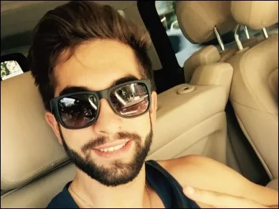 De quelle couleur sont les yeux de Kendji ?