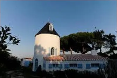 Pour commencer cette balade, je vous emmène sur l'île de Noirmoutier, à Barbâtre. Nous serons dans les Pays-de-la-Loire, dans le département ...