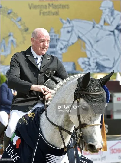 Quel est le nom de ce cheval monté par John Whitaker?