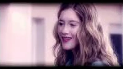 Comment s'appelle la tante de Violetta ?