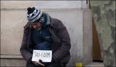 Un SDF te dit bonjour ; de bonne humeur, tu lui réponds de même. Ce dernier te demande de l'argent, que fais-tu ?