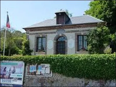 Cette balade débute dans l'Eure, à Ajou. C'est une ancienne commune de la région ...