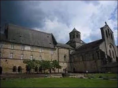 Aujourd'hui, nous partons en Nouvelle-Aquitaine, à Aubazines. Commune de l'arrondissement de Brive-la-Gaillarde, elle se situe dans le département ...