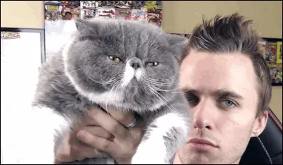 Comment s'appelle le chat de Squeezie ?