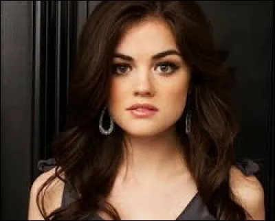 Qui joue le rôle de Aria Montgomery ?