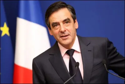 Quelle est la proposition de François Fillon concernant les fonctionnaires français, répartis en trois catégories (fonction publique de l'État, fonction hospitalière et fonction territoriale) ?