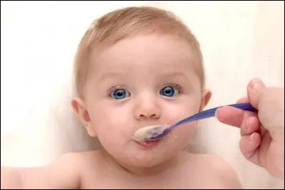 Combien de temps mettent les bébés pour manger ? (environ)