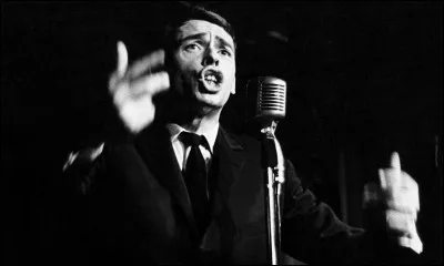 " Avec la mer du Nord pour dernier terrain vague Et des vagues de dunes pour arrêter les vagues Et de vagues rochers que les marées dépassent Et qui ont à jamais le cur à marée basse..." Quel est le titre de cette chanson de Jacques Brel ?