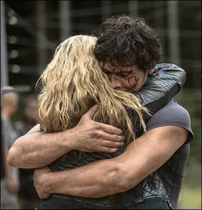 Bellamy et Clarke sont-ils ensemble dans les livres ou la série ?