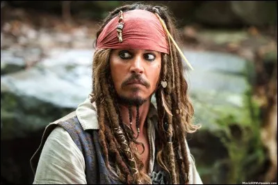 Quel nom d'oiseau donne-t-on au capitaine Jack Sparrow ?