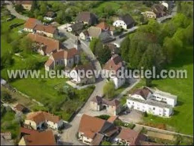 Hier nous étions à Auxon-Dessus, aujourd'hui nous partons à Auxon-Dessous. Ancienne commune du Doubs, elle se situe dans l'ancienne région ...