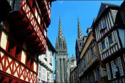 Quelle est la préfecture du Finistère ?