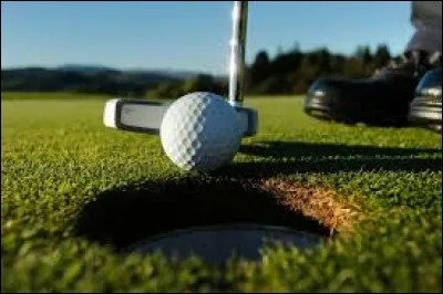 Quel nom donne-t-on au fossé rempli de sable que l'on trouve sur un parcours de golf ?