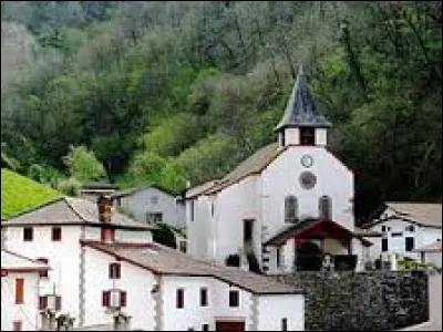 Notre balade quotidienne commence aujourd'hui en Nouvelle-Aquitaine, à Arnéguy. Commune du Pays de Cize, dans l'arrondissement de Bayonne, elle se situe dans le département ...