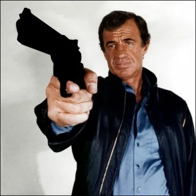 Quelle arme porte Jean-Paul Belmondo (alias Joss Beaumont) dans "Le Professionnel" ?