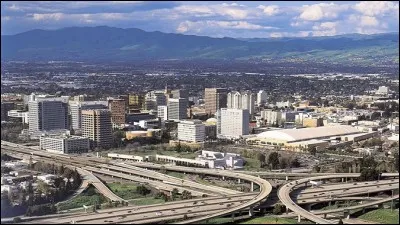 Cette grande ville de Californie porte le même nom qu'une capitale d'un des Etats d'Amérique centrale. Quelle est cette ville ?